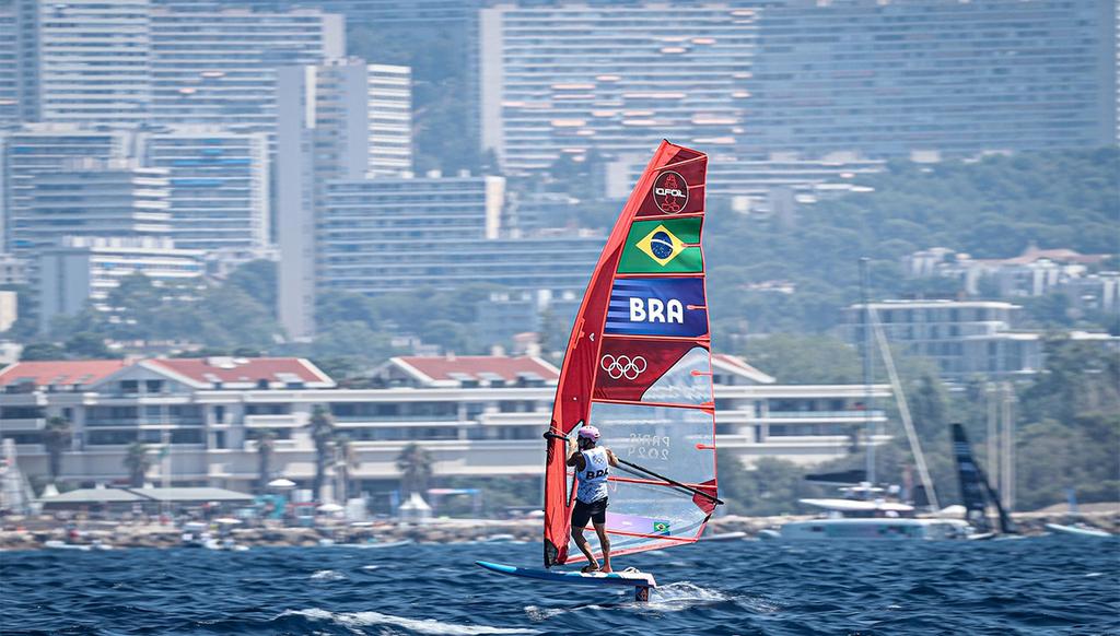 Mateus Isaac trains in England ahead of the iQFOiL Worlds