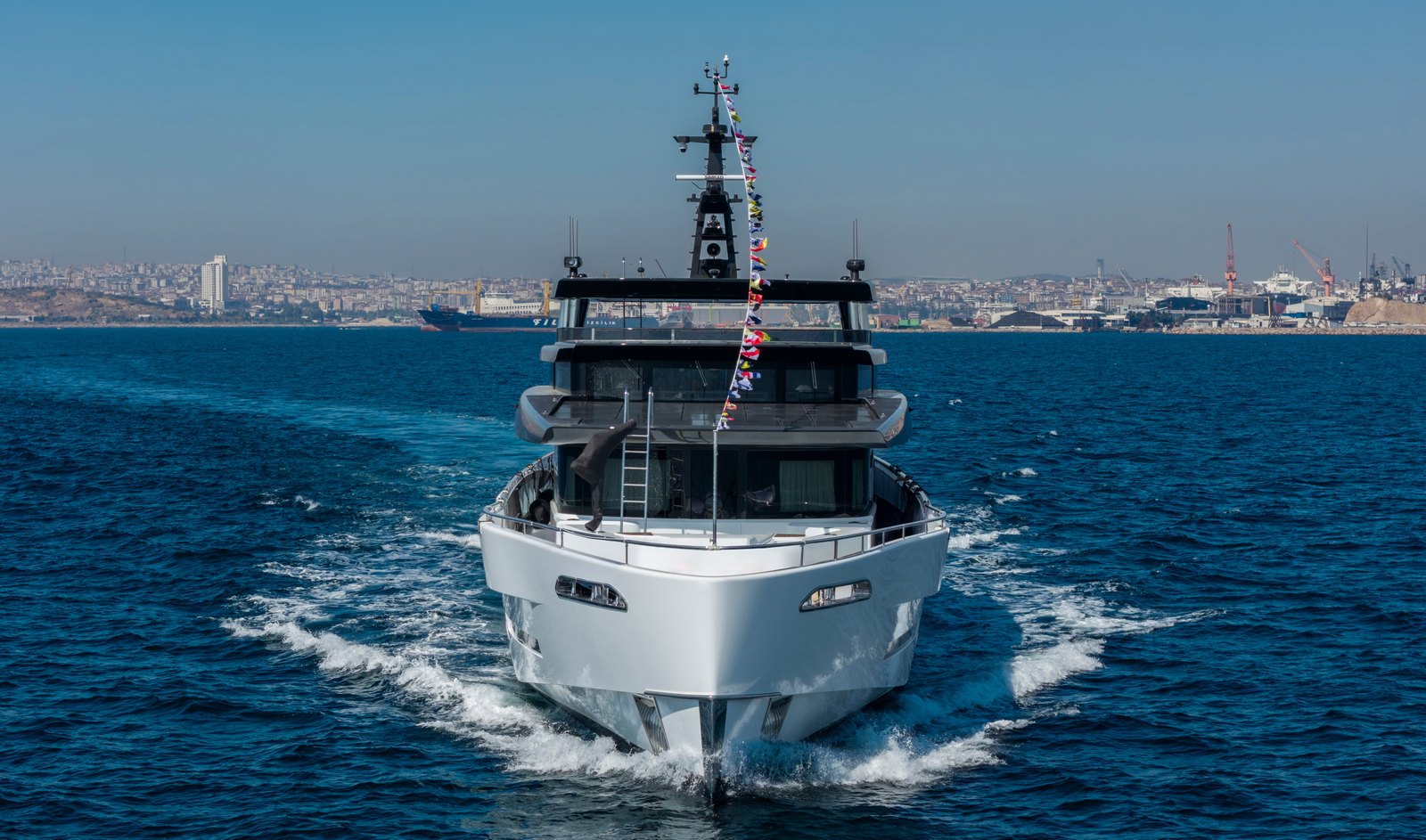 Il GX42 in navigazione dopo il varo, prima delle prove in mare finali. Foto: Net Videography, Pozitif Stüdyo e GX Superyachts