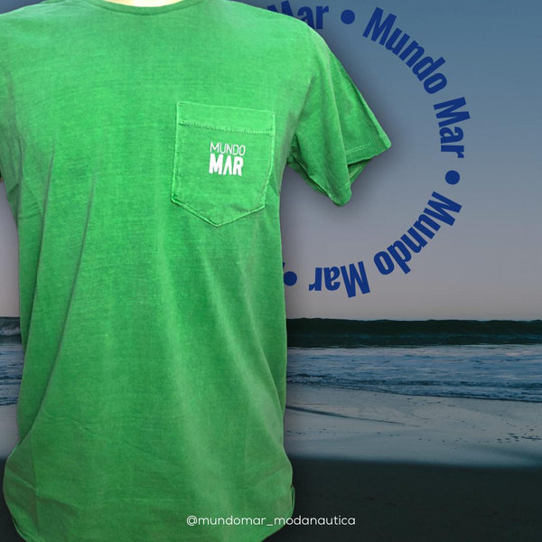 Camiseta com Bolso Mundo Mar
